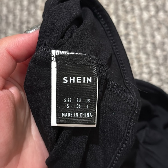 ⭐️5/$15⭐️ Ring crop top - Picture 5 of 6